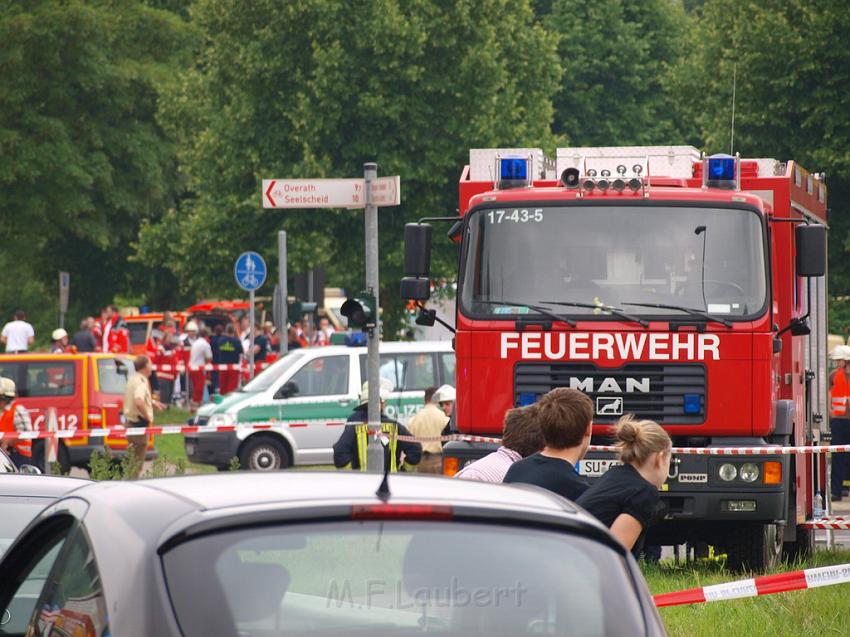 Schwerer Unfall mit Reisebus Lohmar Donrather Dreieck P294.JPG